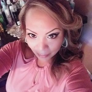 Meet your Posher, Alicia